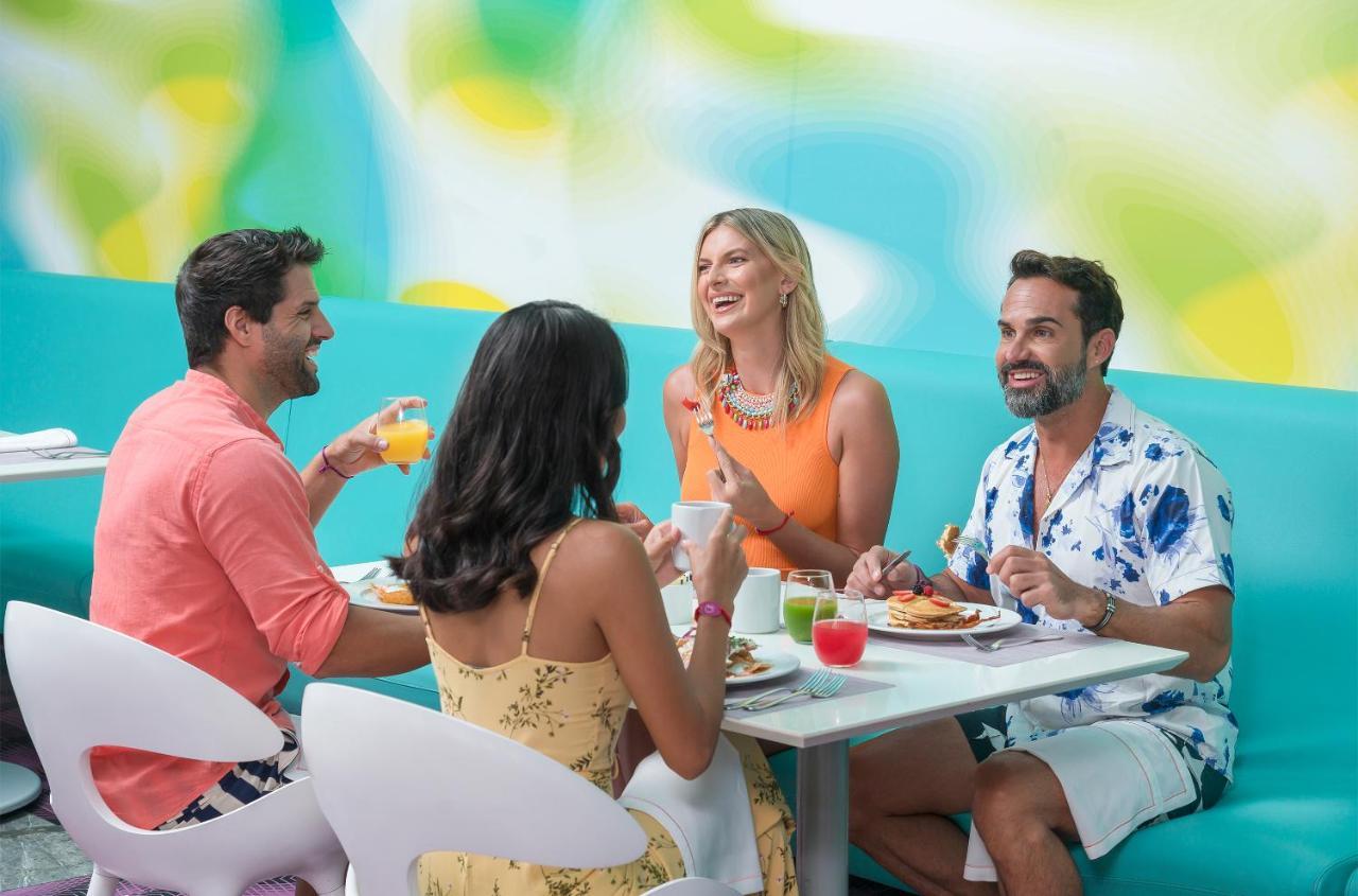 Temptation Cancun Resort (Adults Only) Esterno foto The cast of the telenovela