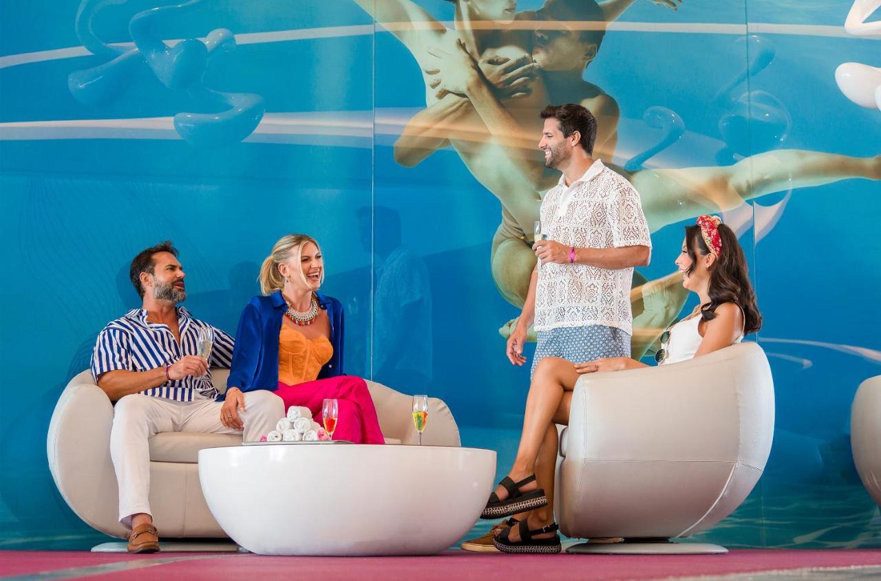 Temptation Cancun Resort (Adults Only) Esterno foto The cast of the 2014 season of The Real L Word