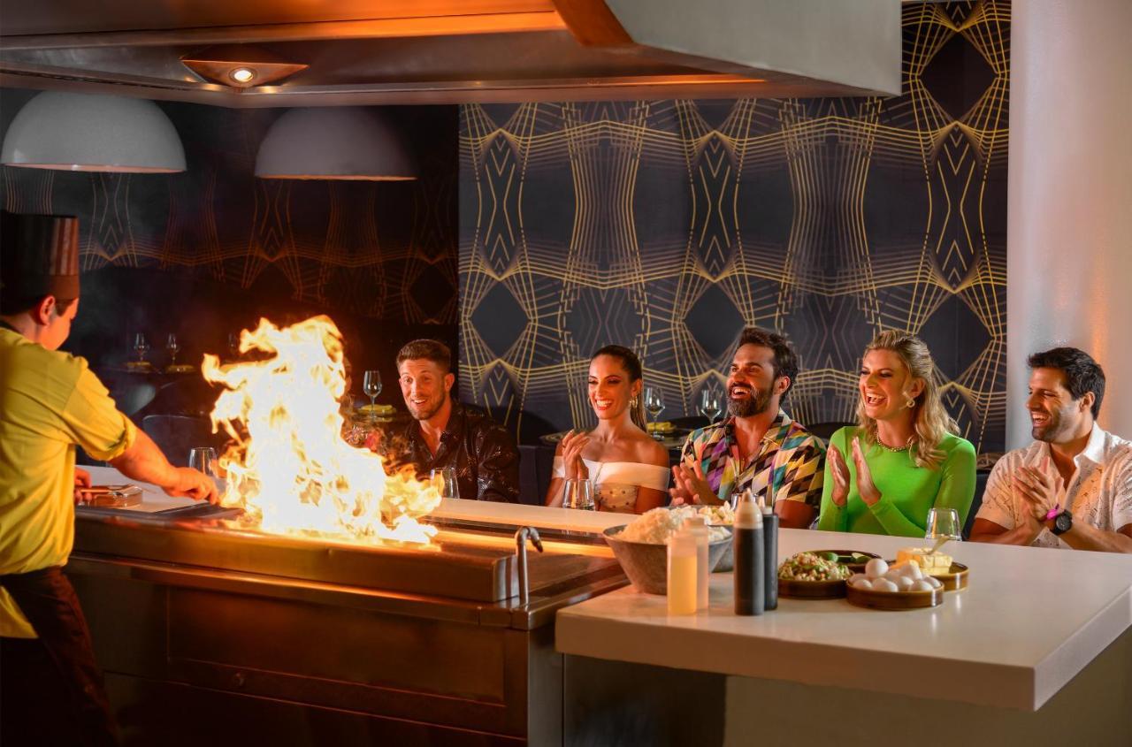 Temptation Cancun Resort (Adults Only) Esterno foto The cast of The Taste